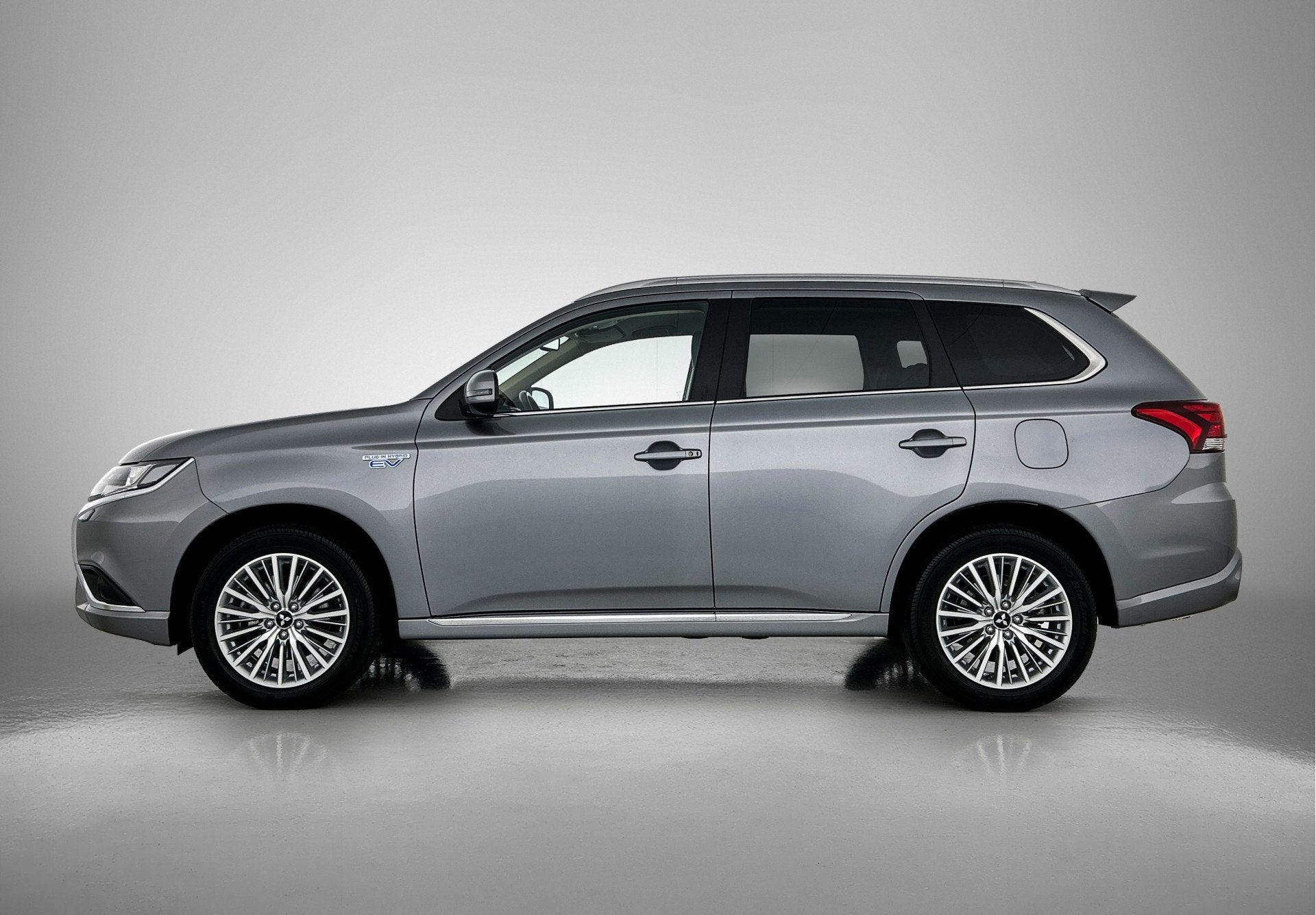 Mitsubishi Outlander 2.4 PHEV Pure+ | 18" Lichtmetaal | Came, Auto's, 12 maanden, Zwart, 4 cilinders, Automatische klimaatregeling