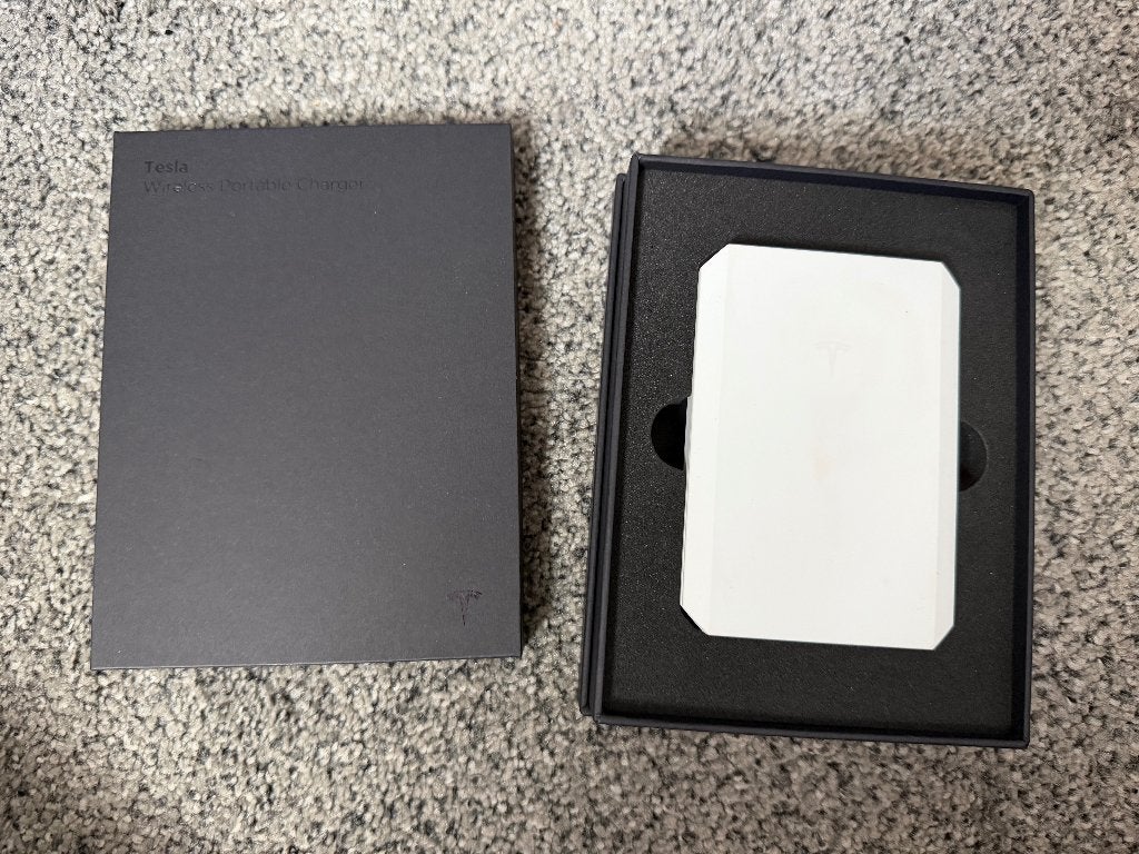 Tesla draagbare draadloze oplader/ powerbank (incl. bon!), Ophalen of Verzenden, Gebruikt, Tesla