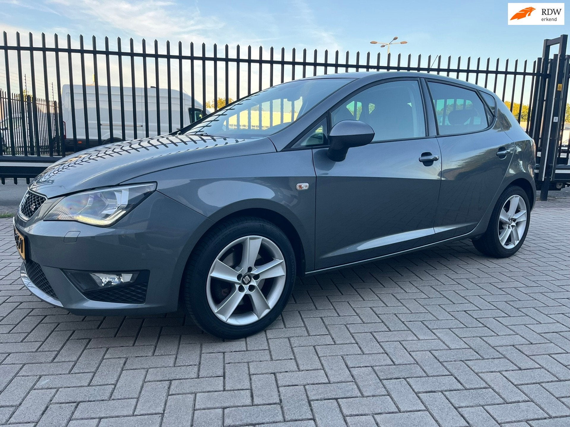 SEAT Ibiza 1.0 TSI FR 116PK 6bak Xenon LED Sport, Auto's, Seat, Voorwielaandrijving, Stof, Gebruikt, 95 pk