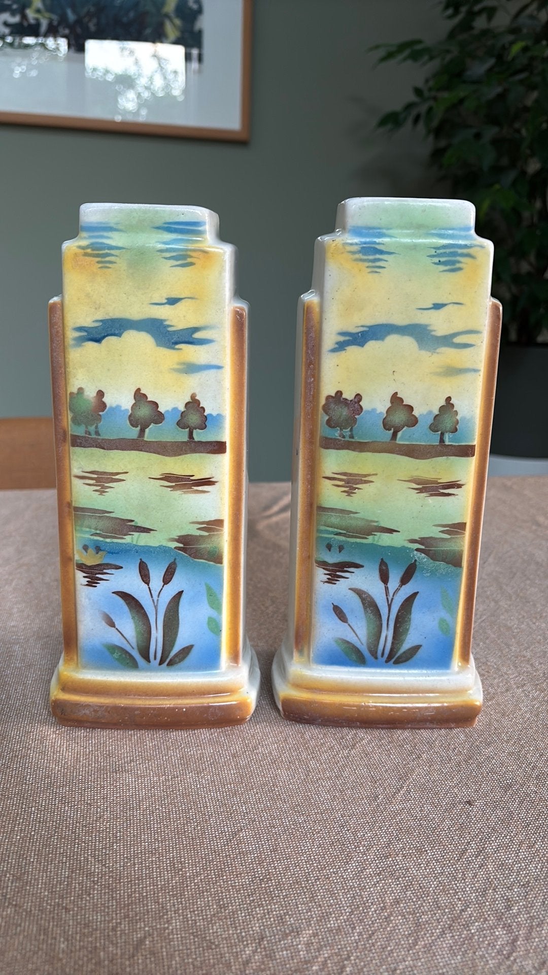 Twee vintage Art Deco vaasjes / radiatorbakjes, Ophalen of Verzenden