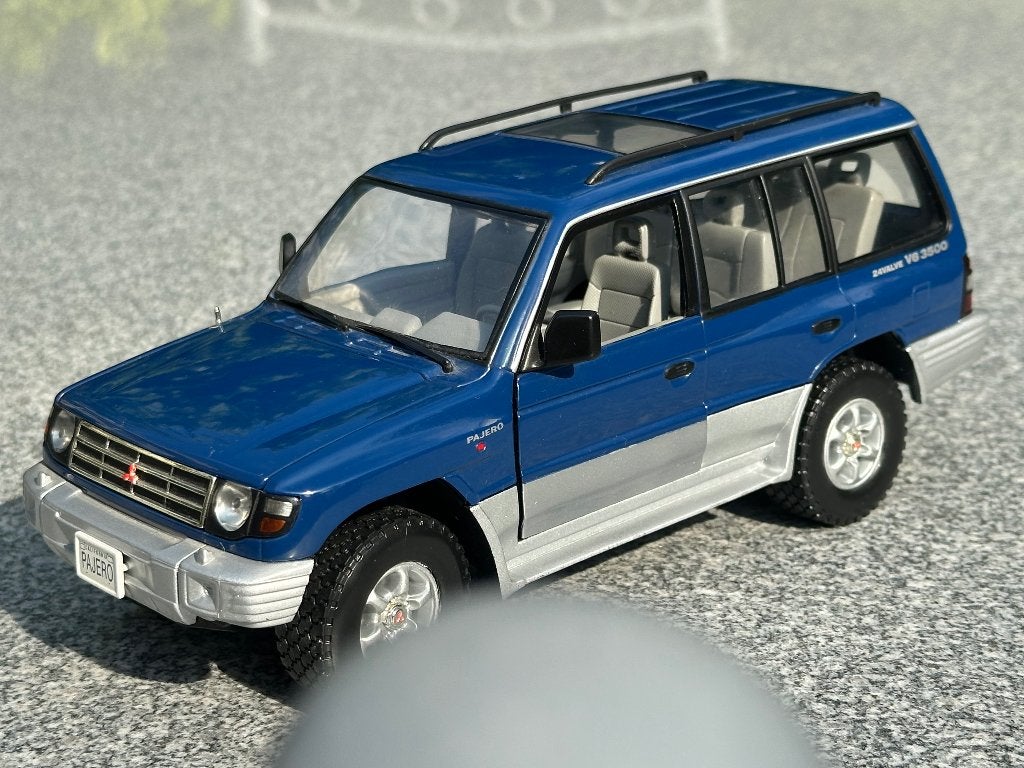 Mitsubishi Pajero,Sun Star 1:18, Ophalen of Verzenden, Zo goed als nieuw, Auto, Sun Star