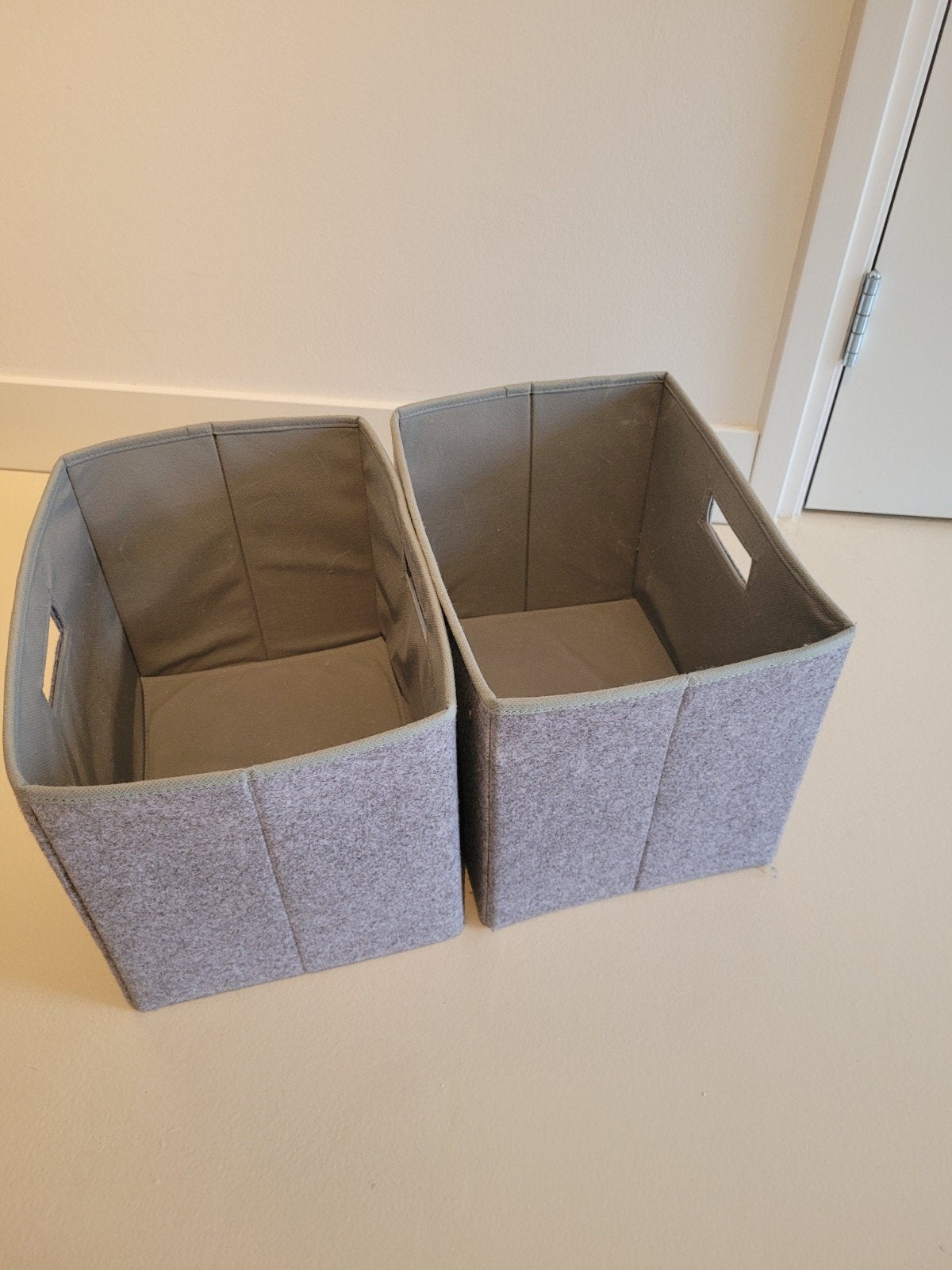2x Grijze vilten opbergmanden, Ophalen of Verzenden