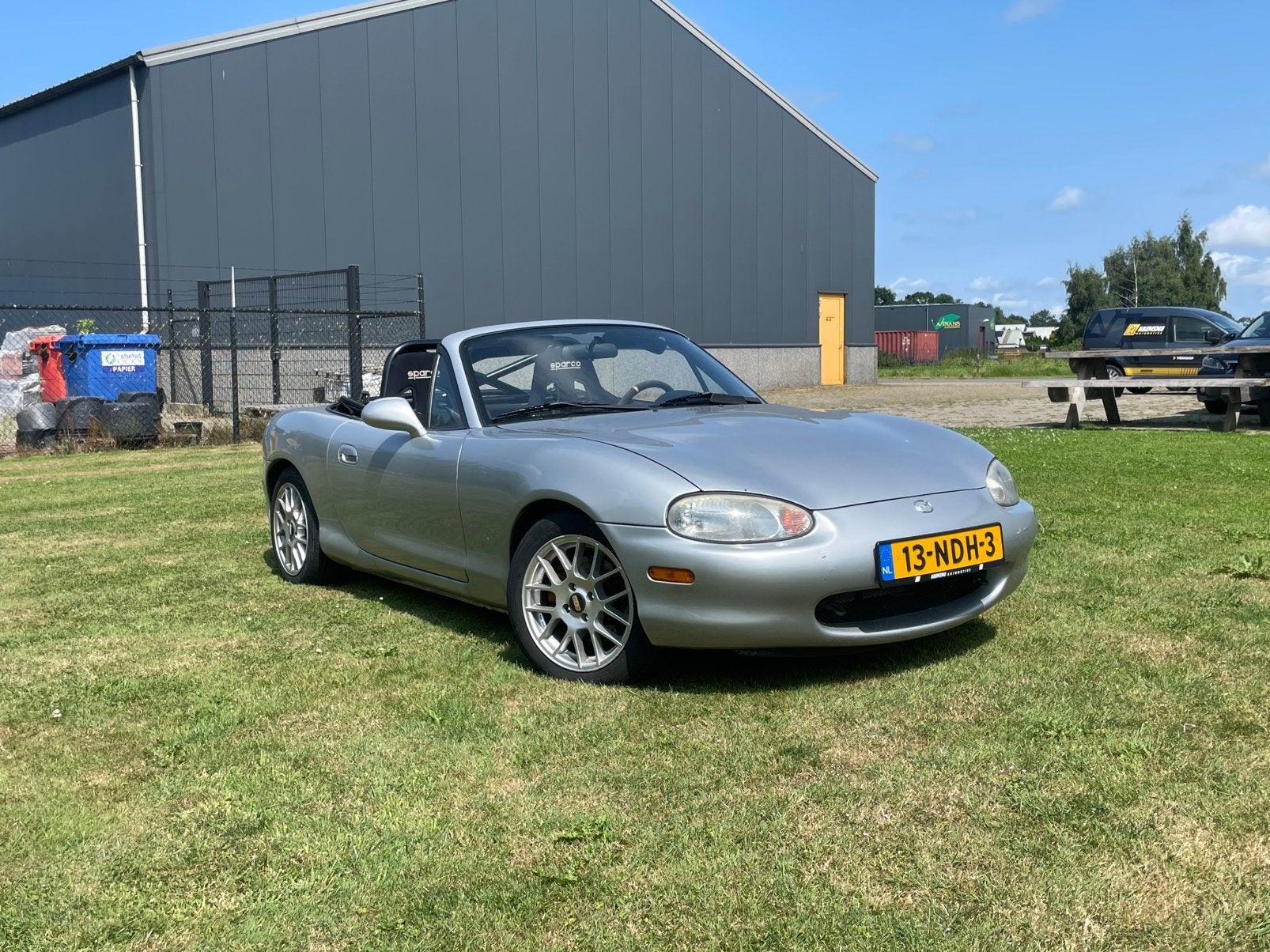 Mazda MX-5 1.6 I Tracktool I Nieuwe APK I Veel upgrades, 40 €/maand, Zwart, 4 cilinders, Cabriolet