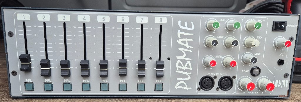 Pubmate 8-kanaals mixer, Muziek en Instrumenten, Gebruikt, Verzenden, Microfooningang, 5 tot 10 kanalen