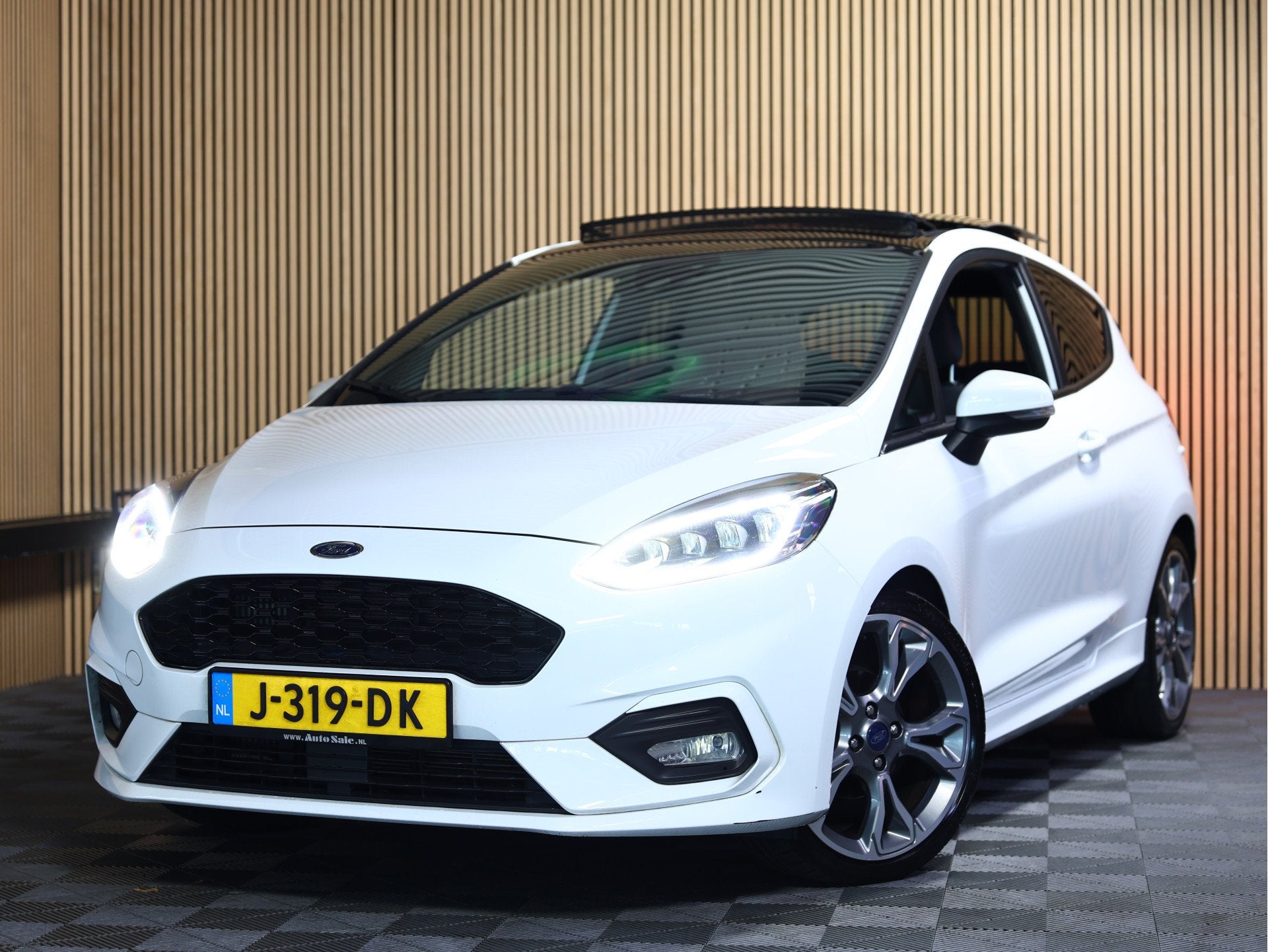 Ford Fiesta 1.0 EcoBoost Titanium ST LINE SUPERSTAAT !, Auto's, 101 pk, Euro 6, Leder en Stof, Wit