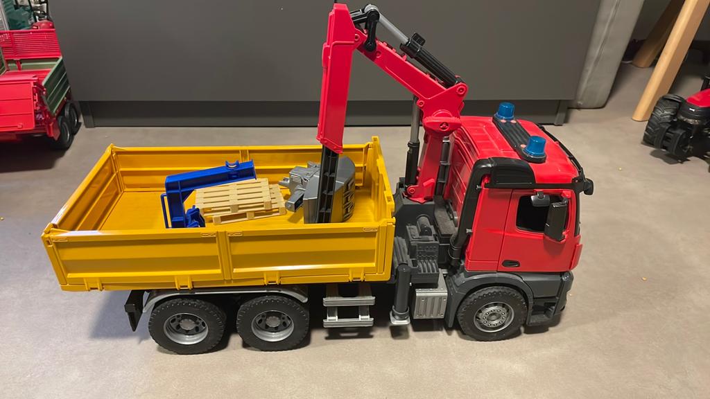 Bruder Mercedes actros vrachtwagen, Ophalen of Verzenden, Zo goed als nieuw