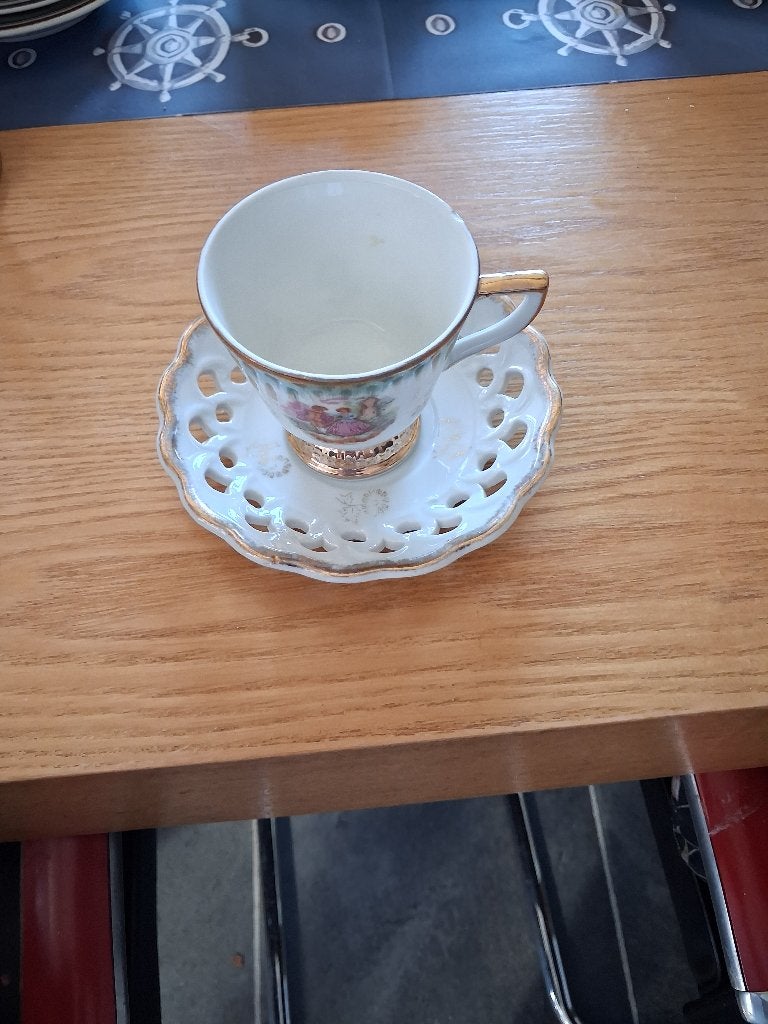 Vintage kop en schotel met gouden details, Ophalen, Vintage, Zo goed als nieuw, Kop(pen) en/of Schotel(s)