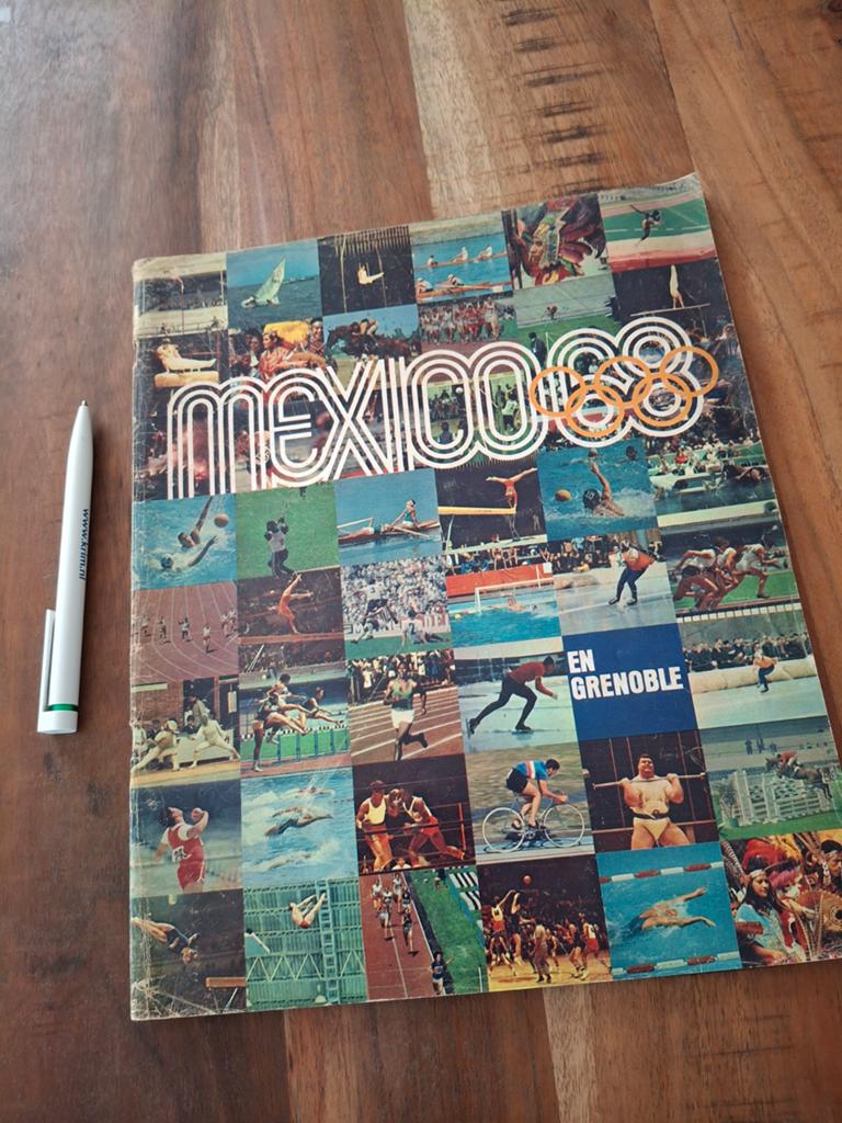 Mexico '68 en Grenoble - Speciale uitgave Weekblad Revu, Ophalen of Verzenden, Gelezen, Ed van Opzeeland, Balsport