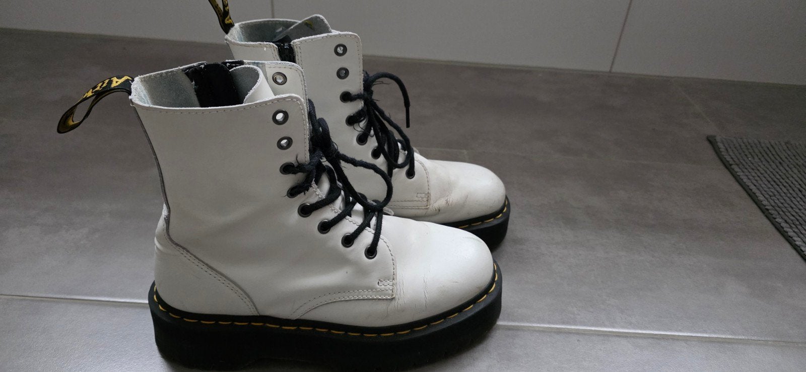 Dr. Martens Jadon Plateaulaarzen Wit Maat 41, Wit, Ophalen of Verzenden, Dr. Martens, Gedragen