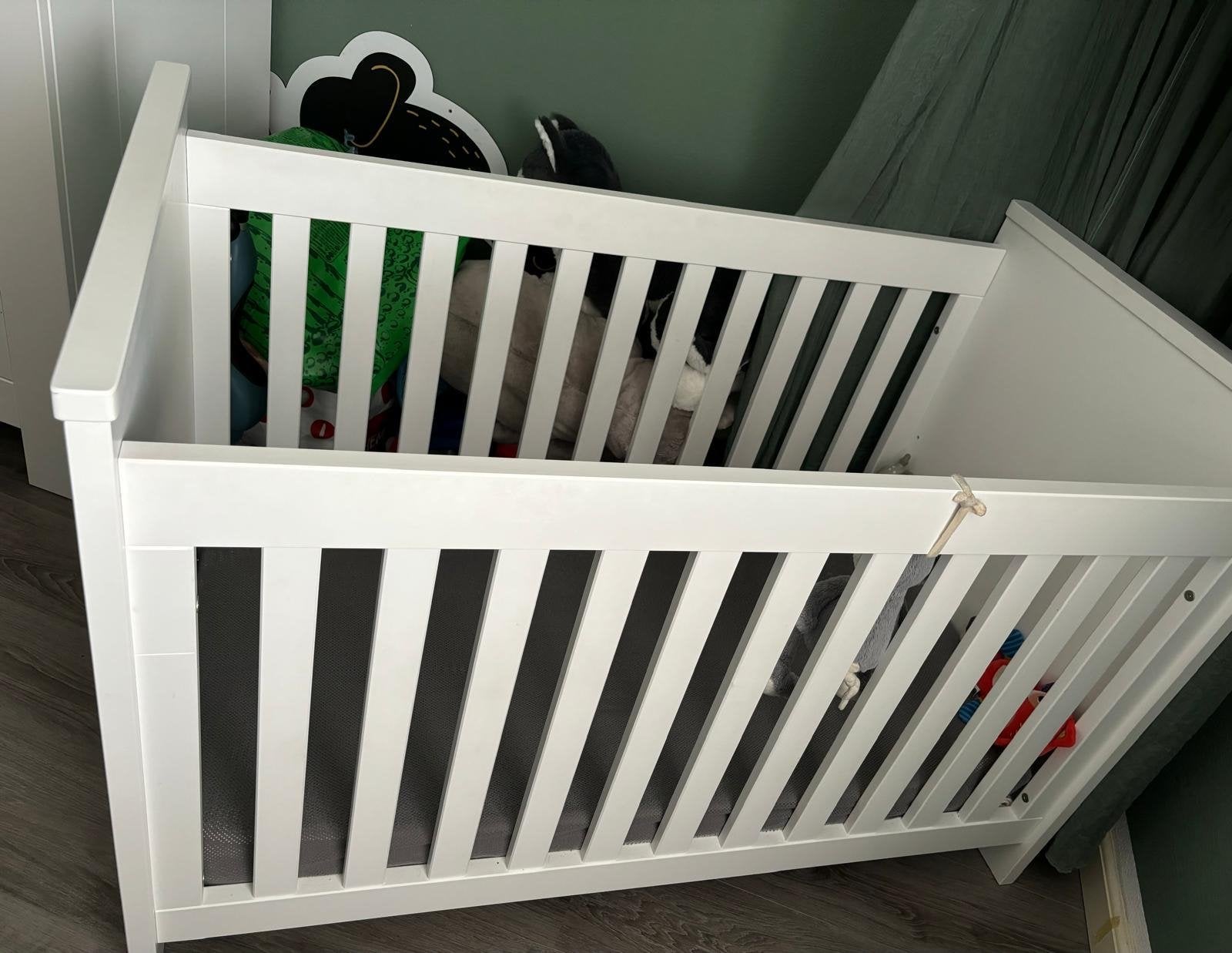 Complete Babykamer Cobi Wit - Ledikant, Commode, Kast, Kinderen en Baby's, Kinderkamer | Complete kinderkamers, Ophalen, Gebruikt