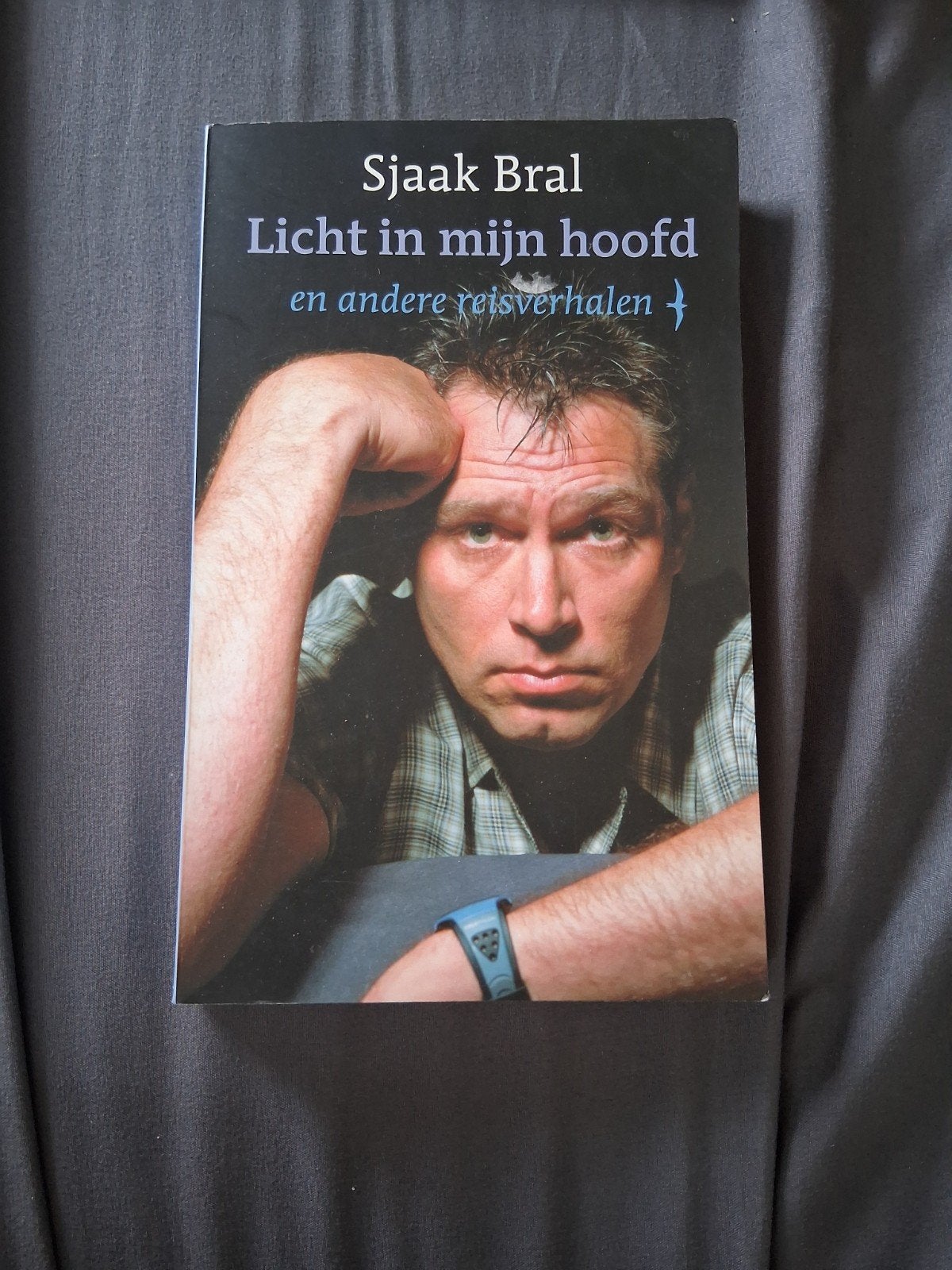 Sjaak Bral - Licht in mijn hoofd en andere reisverhalen, Ophalen of Verzenden, Zo goed als nieuw, Sjaak Bral