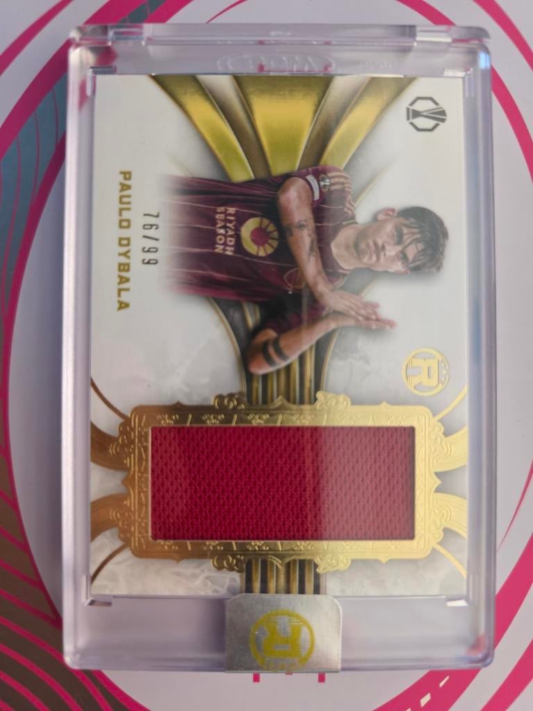 Paulo Dybala Match Worn Patch Topps Reverence 76/99, Verzamelen, Sportartikelen en Voetbal, Ophalen of Verzenden
