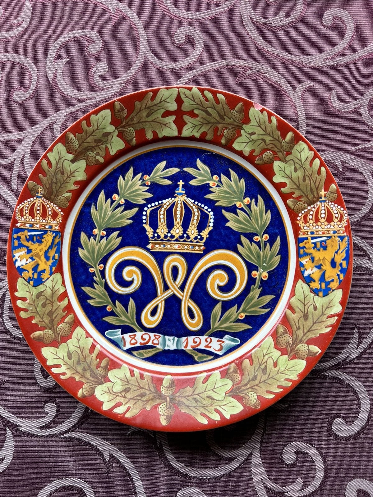 Bord Petrus Regout 25 j reg. Jub WILHELMINA, Verzamelen, Koninklijk Huis en Royalty, Ophalen of Verzenden, Servies