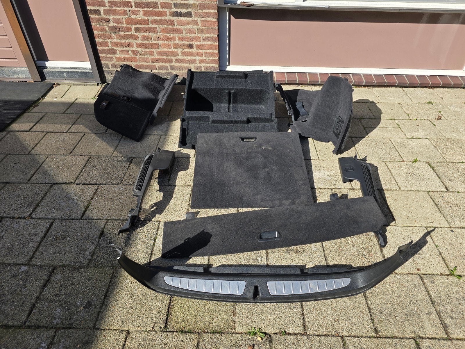Set zwarte kofferbakbekleding van een BMW f31., Ophalen, BMW