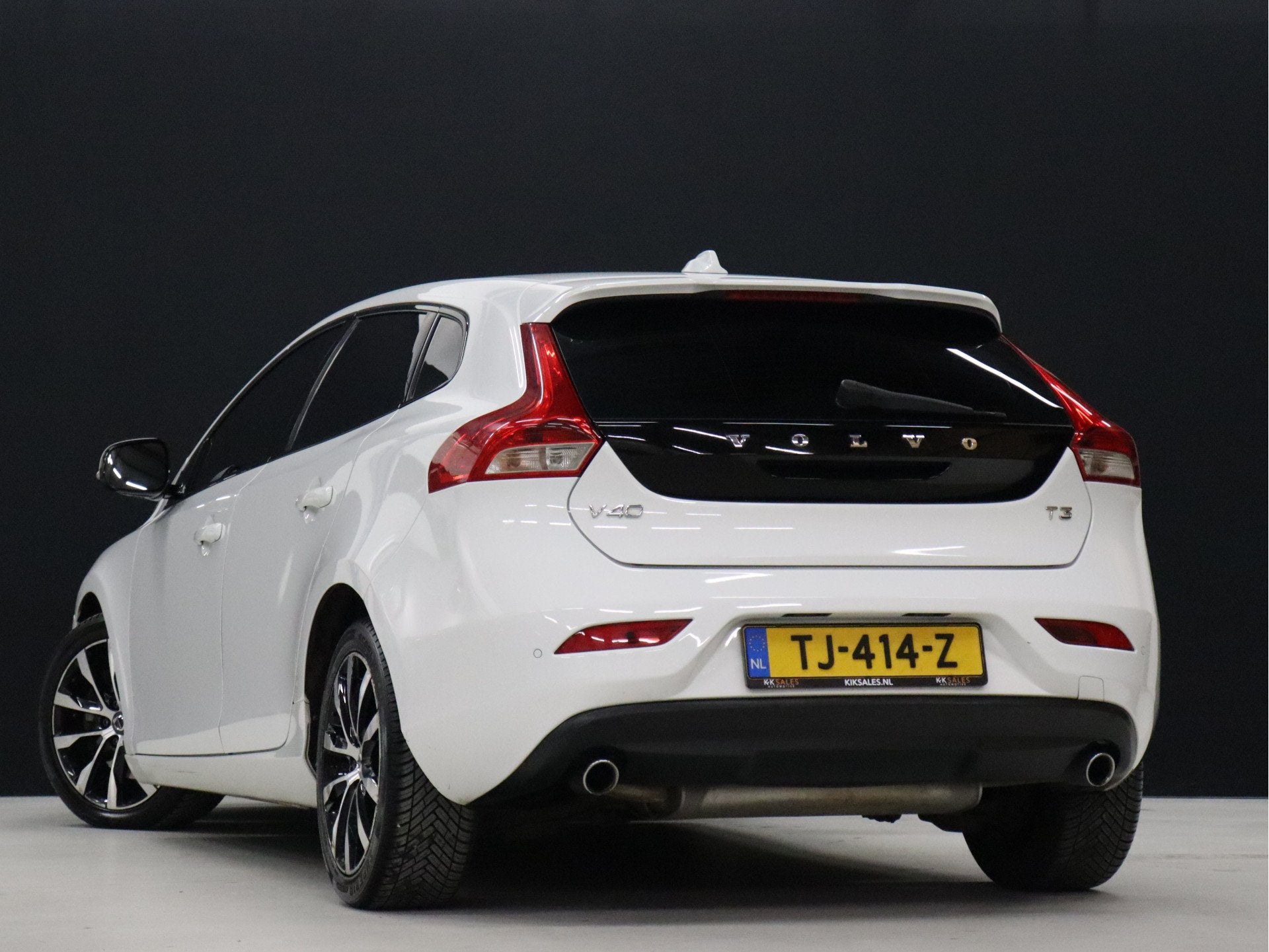 Volvo V40 1.5 T3 Dynamic Edition [CRUISE CONTROL, STOELVERWA, Stof, 4 cilinders, 700 kg, Wit
