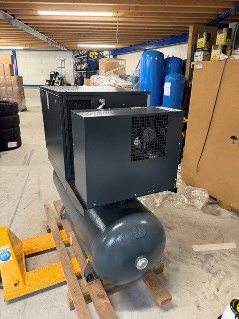 Geluidsarme schroefcompressor van 10 PK met persluchtdroger, Doe-het-zelf en Verbouw, Ophalen, 800 liter/min of meer, Nieuw, 6 tot 10 bar