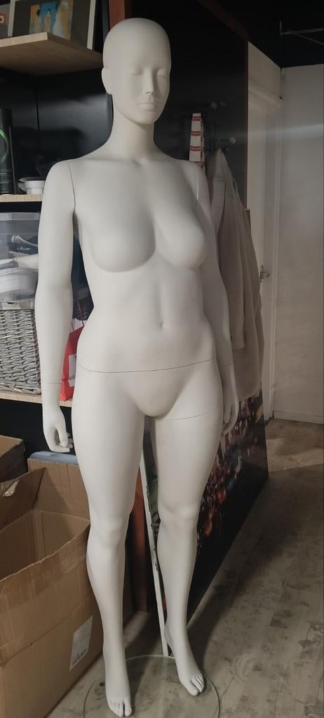 Vrouwelijke etalagepop - Perfect voor winkelpresentatie, Verzamelen, Poppen, Ophalen of Verzenden