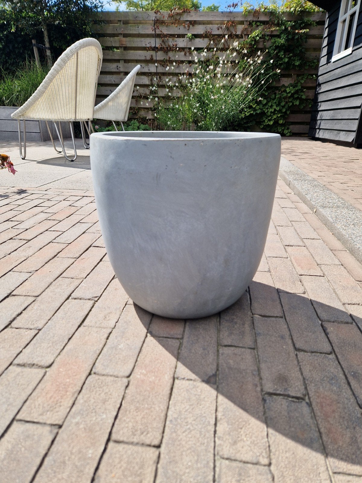 Grijze buitenpot, Tuin en Terras, Bloempotten, Ophalen, Rond, Aardewerk, Minder dan 40 cm