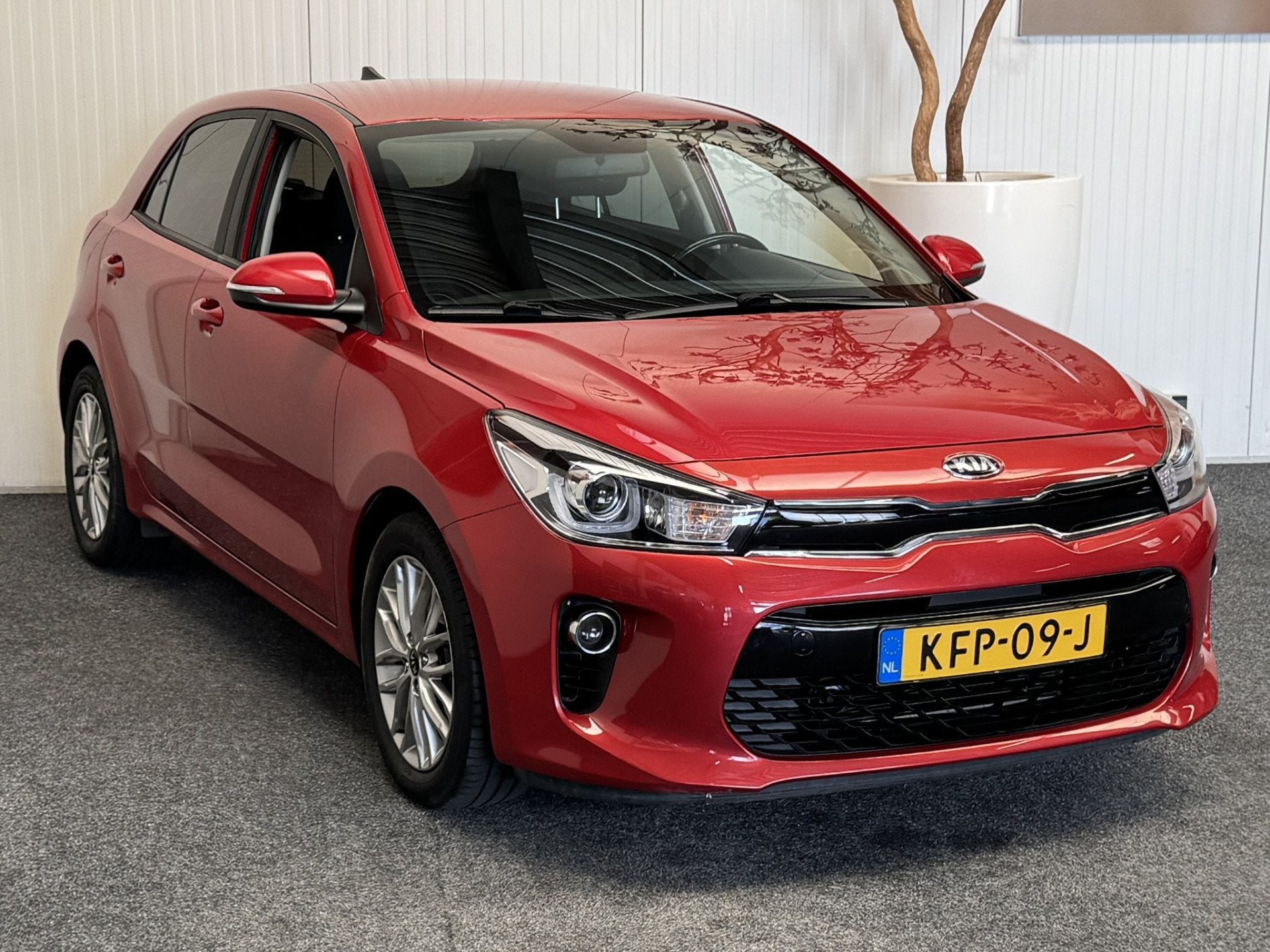 Kia Rio 1.0 TGDI DYNAMICPLUSLINE NAVIGATIE STOEL EN STUURVER, Dealer onderhouden, Gebruikt, Zwart, 1055 kg