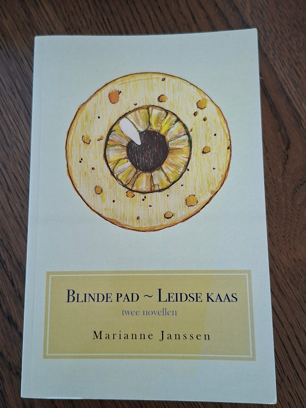 GESIGNEERD Blinde Pad ~ Leidse Kaas -  2013, M. Janssen, Ophalen of Verzenden, Gelezen, Marianne Janssen