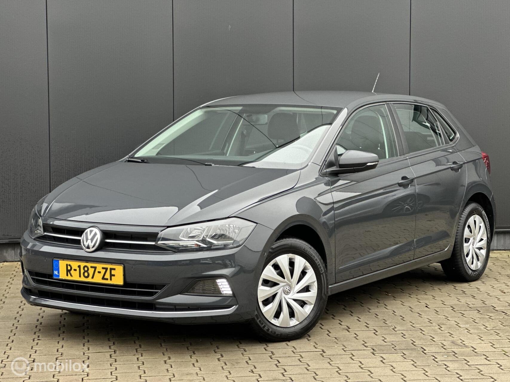Volkswagen Polo 1.0 MPI Comfortline Business | AIRCO | PDC |, 1005 kg, Stof, Bedrijf, Handgeschakeld
