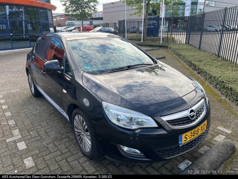 Opel Astra 1.6 16V 5D 2010 Zwart, Auto's, Voorwielaandrijving, Euro 5, 1250 kg, 680 kg