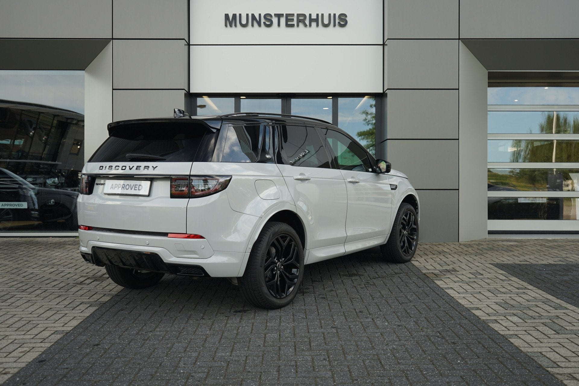 Land Rover Discovery Sport P270e PHEV Business Landmark Edit, Zwart, Discovery Sport, Vierwielaandrijving, Hybride Elektrisch/Benzine
