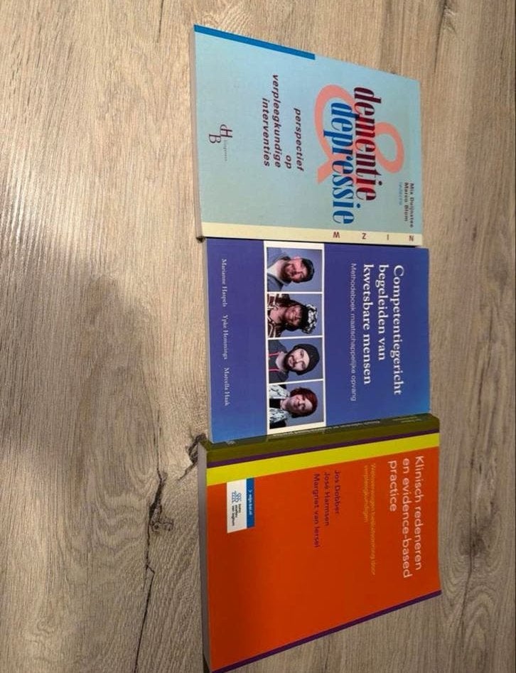 3x Verpleegkundige boeken: Dementie, Competentiegericht, Kli, Boeken, Ophalen of Verzenden, Gamma, Zo goed als nieuw, HBO