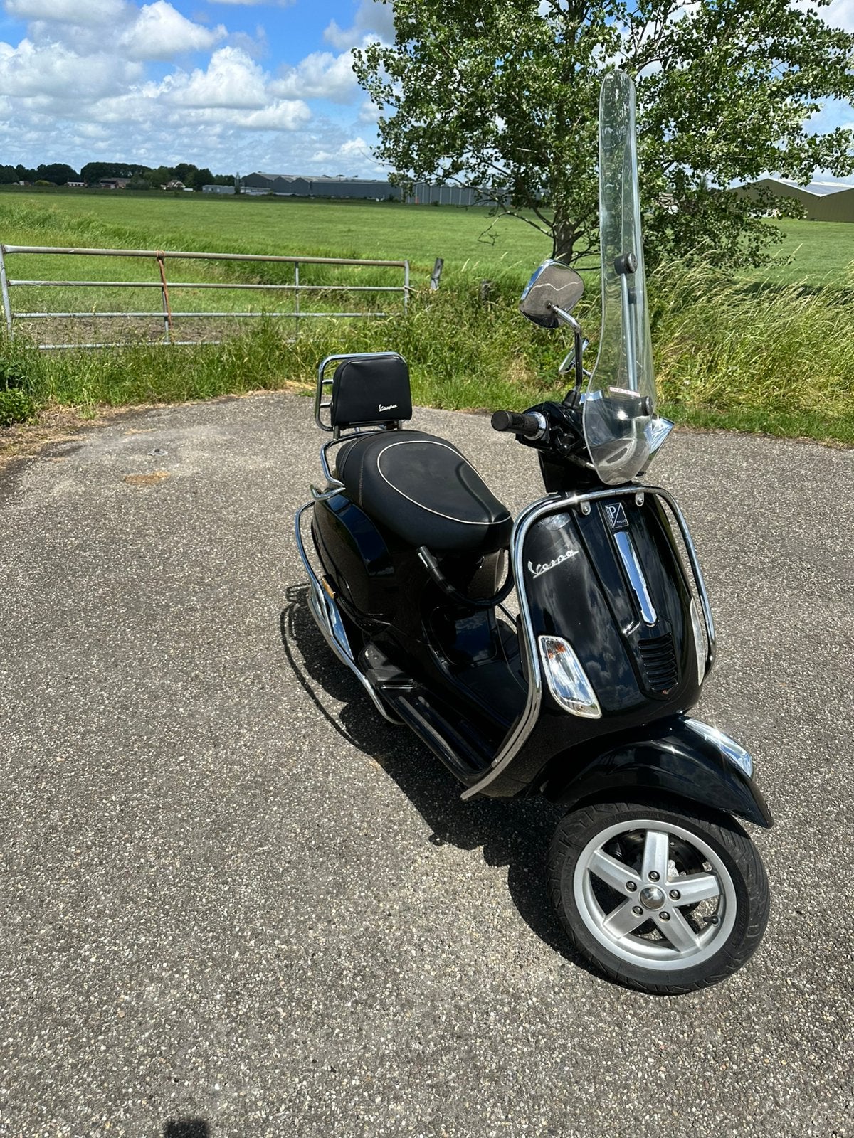 Vespa s50 orgineel en standaard mooi 2016 geel kent, Ophalen, Zo goed als nieuw, Benzine