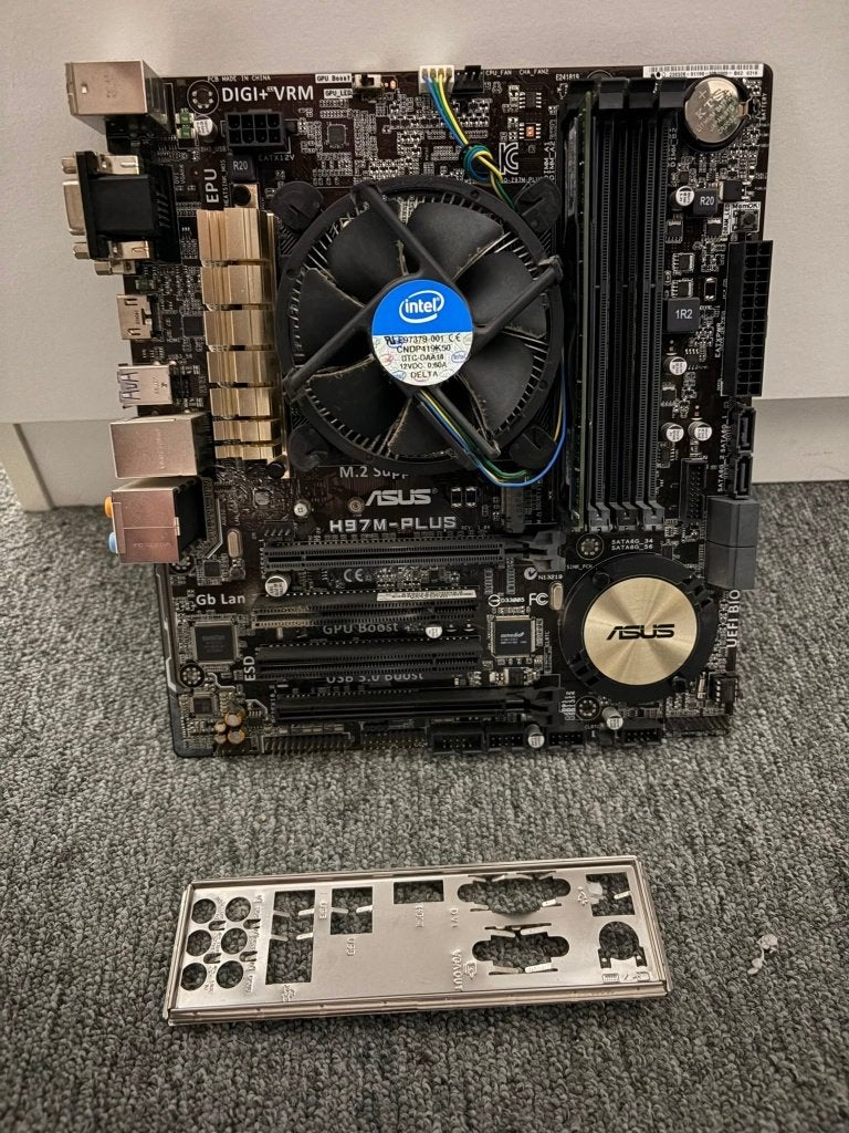 ASUS H97M-PLUS Moederbord met Intel Core i7-4790 CPU, Computers en Software, DDR3, Ophalen of Verzenden, Zo goed als nieuw, Micro-ATX