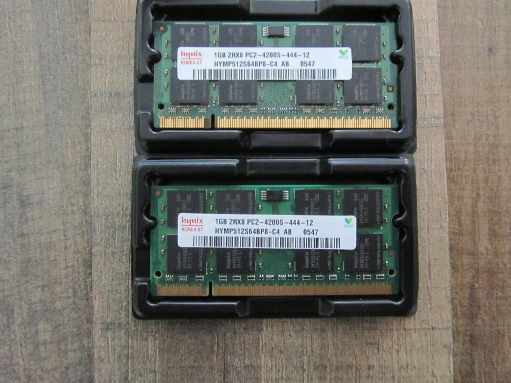 Hynix hymp512s64bp8-c4 ab 1gb DDR2 geheugen 2 stuks, Ophalen, Zo goed als nieuw, DDR2, Laptop