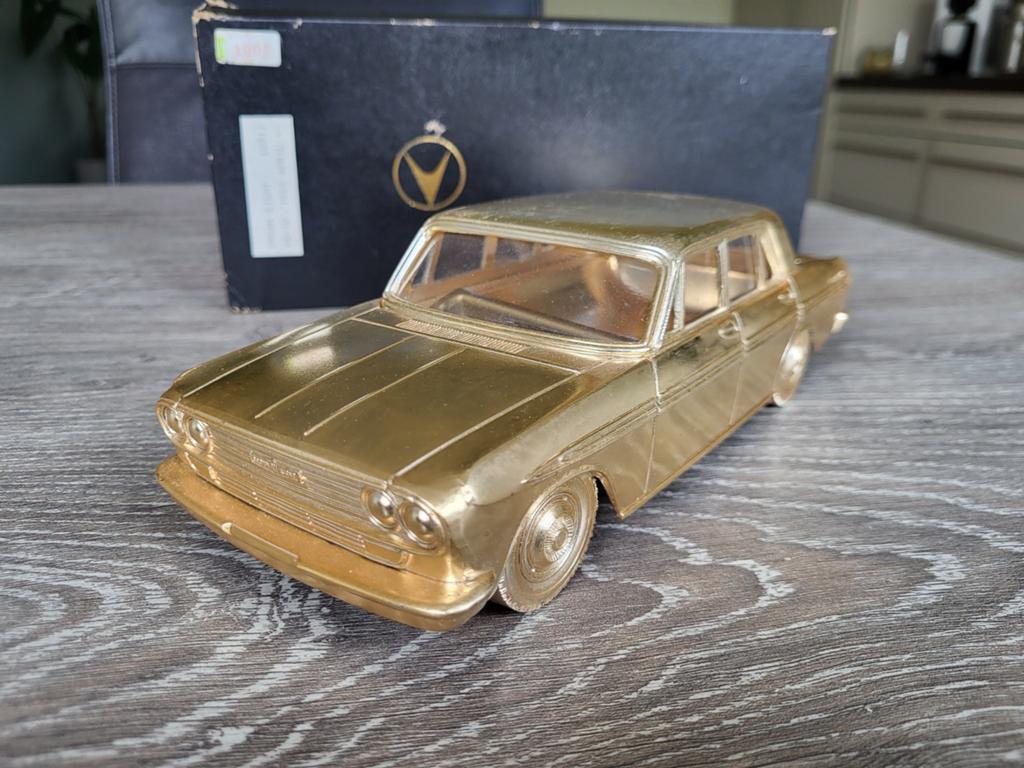 Toyota Crown sigarettenhouder schaal 1:18?, Ophalen of Verzenden, Zo goed als nieuw, Overige merken