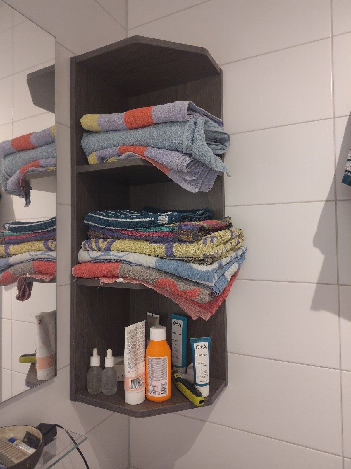 Badkamer hoek kastje, Ophalen