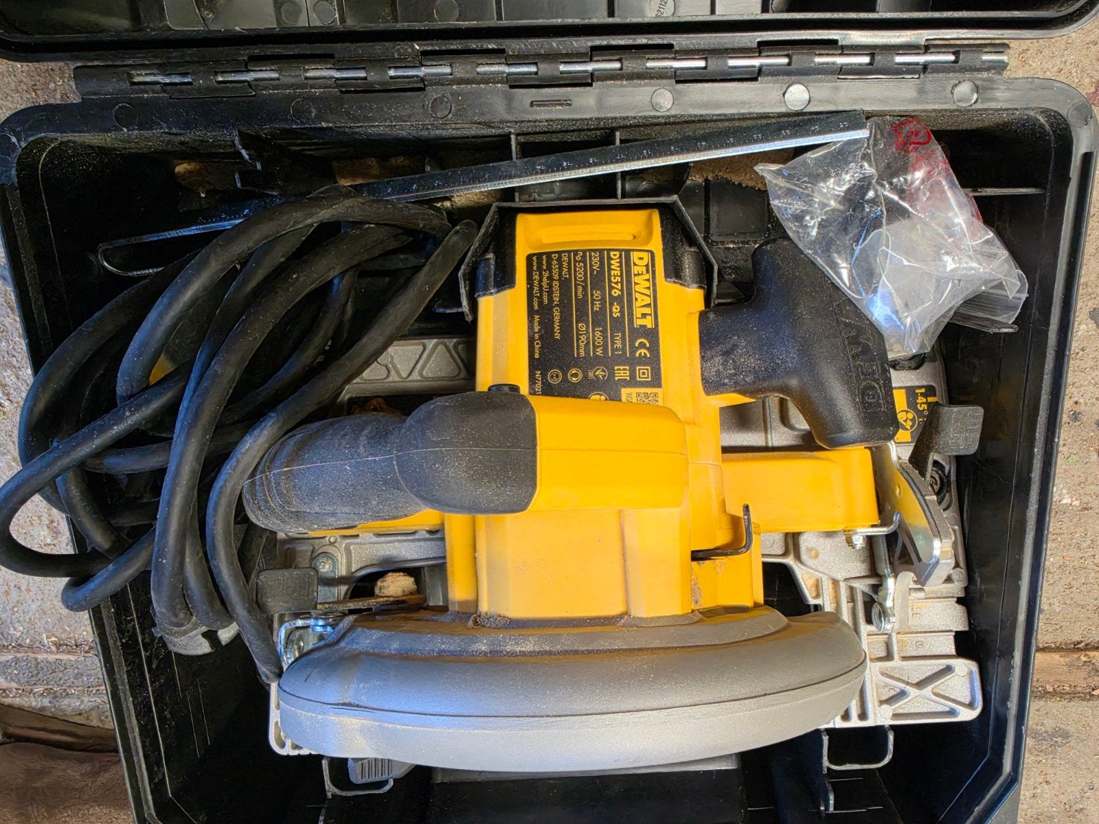 DeWalt DWE576 QS Cirkelzaag in koffer - Zo goed als nieuw, Ophalen, Cirkelzaag, DeWalt, 70 mm of meer