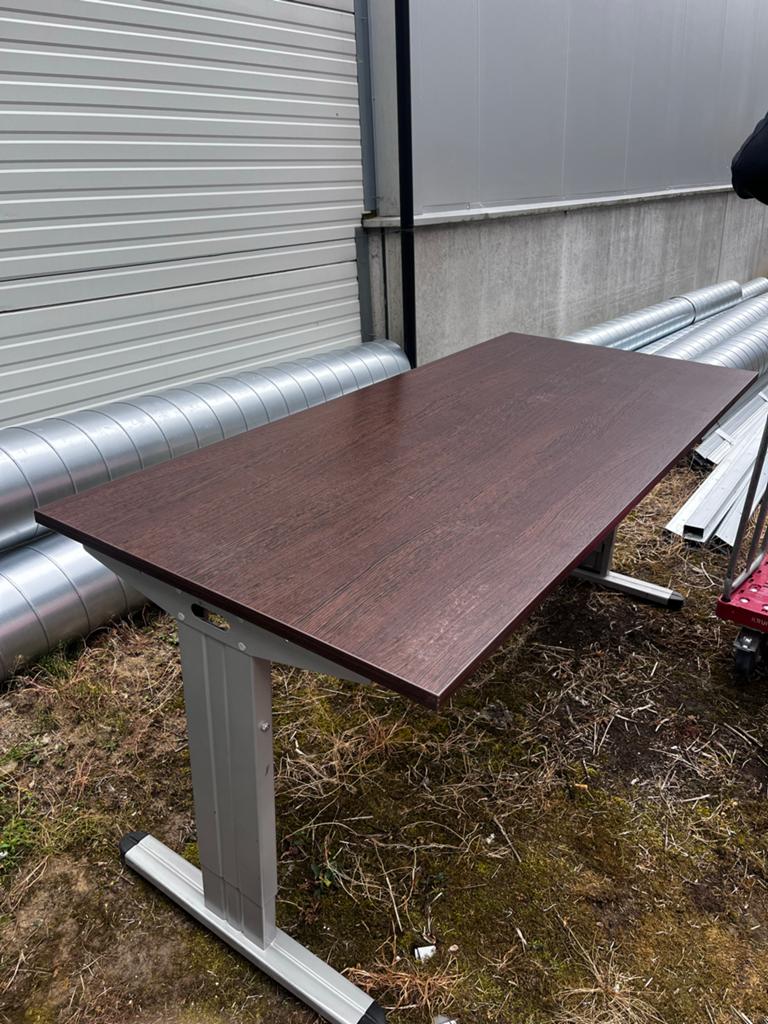 Twee bureautafels 180x60 cm - weinig gebruikssporen, Overige typen, Spaanplaat of MDF, Bruin, Ophalen of Verzenden