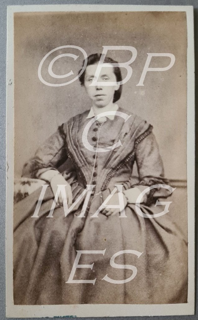 CDV vrouw  Ommen Reizende fotograaf Gebr. Swaab 1860's, Gebruikt, Verzenden, Foto, Voor 1940