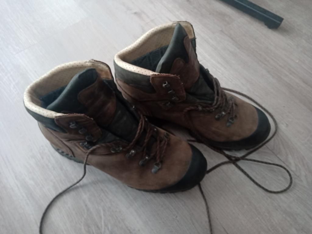 Hanwag - Stevige waterdichte bergschoenen - Maat 48, Sport en Fitness, Bergsport en Wandelen, Ophalen of Verzenden, Zo goed als nieuw