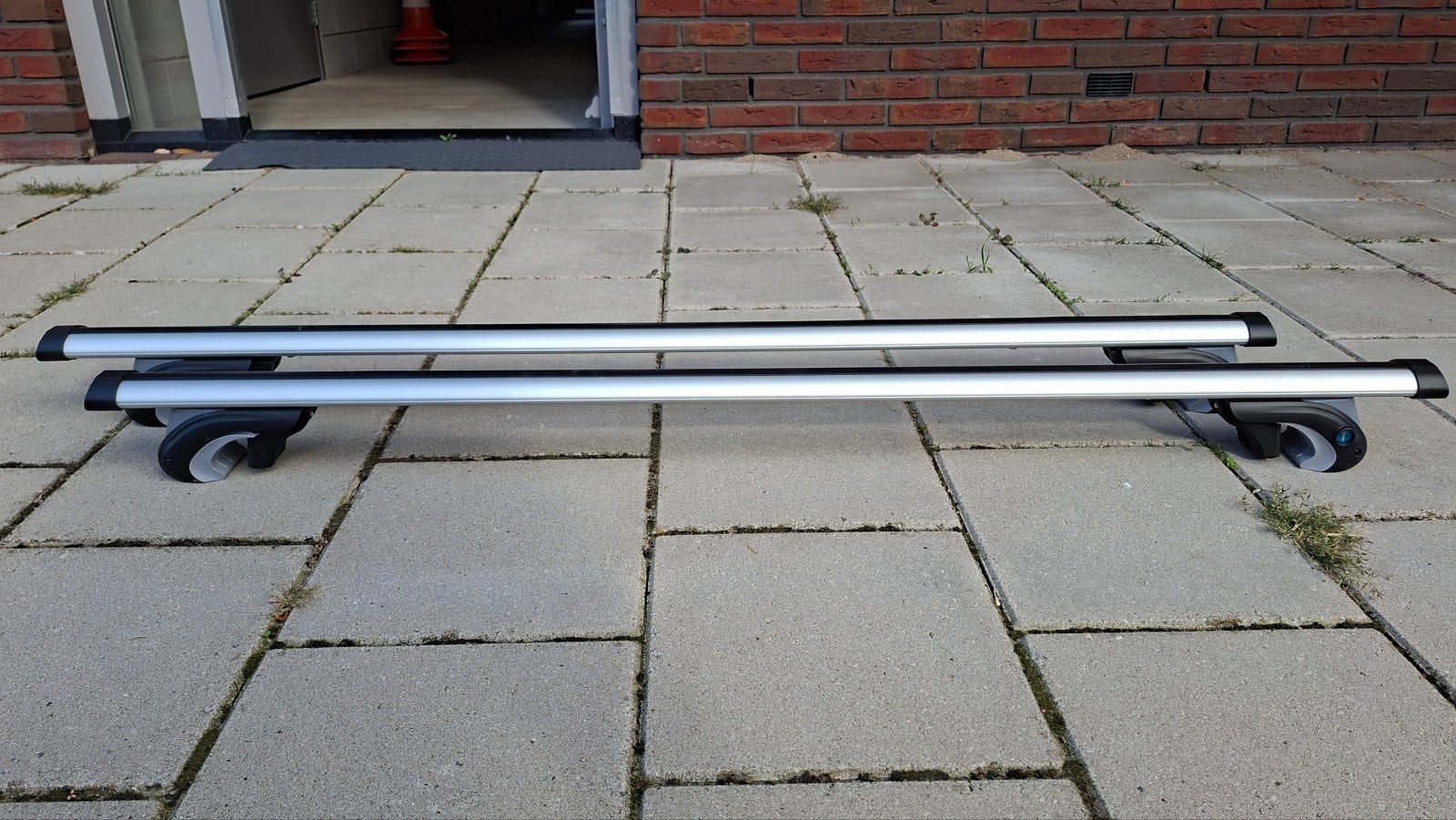 Foto 5 van Ford-Kuga dakdragers voor open rail. Splinter nieuw!