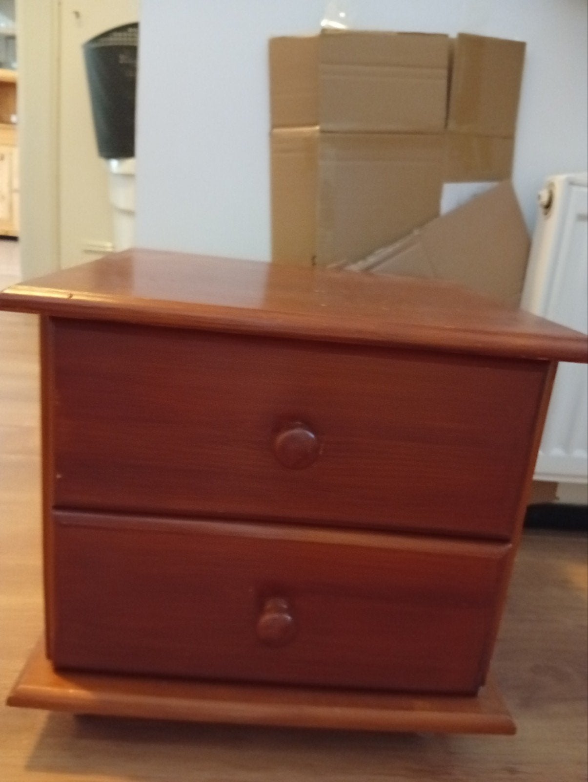 Gratis Houten kastje met 2 lades en wieltjes - 40x40x40 cm, Ophalen, Gebruikt