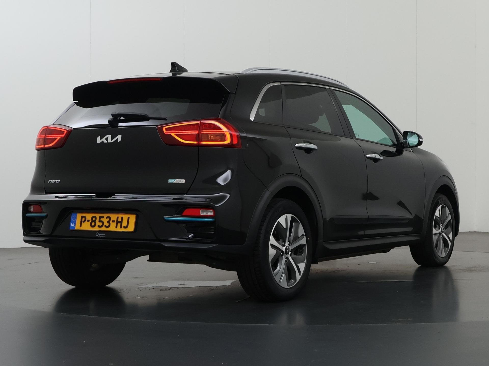 Kia e-Niro DynamicPlusLine 64 kWh | Panoramadak | Stoel/Stuu, Gebruikt, 1712 kg, Leder en Stof, Zwart