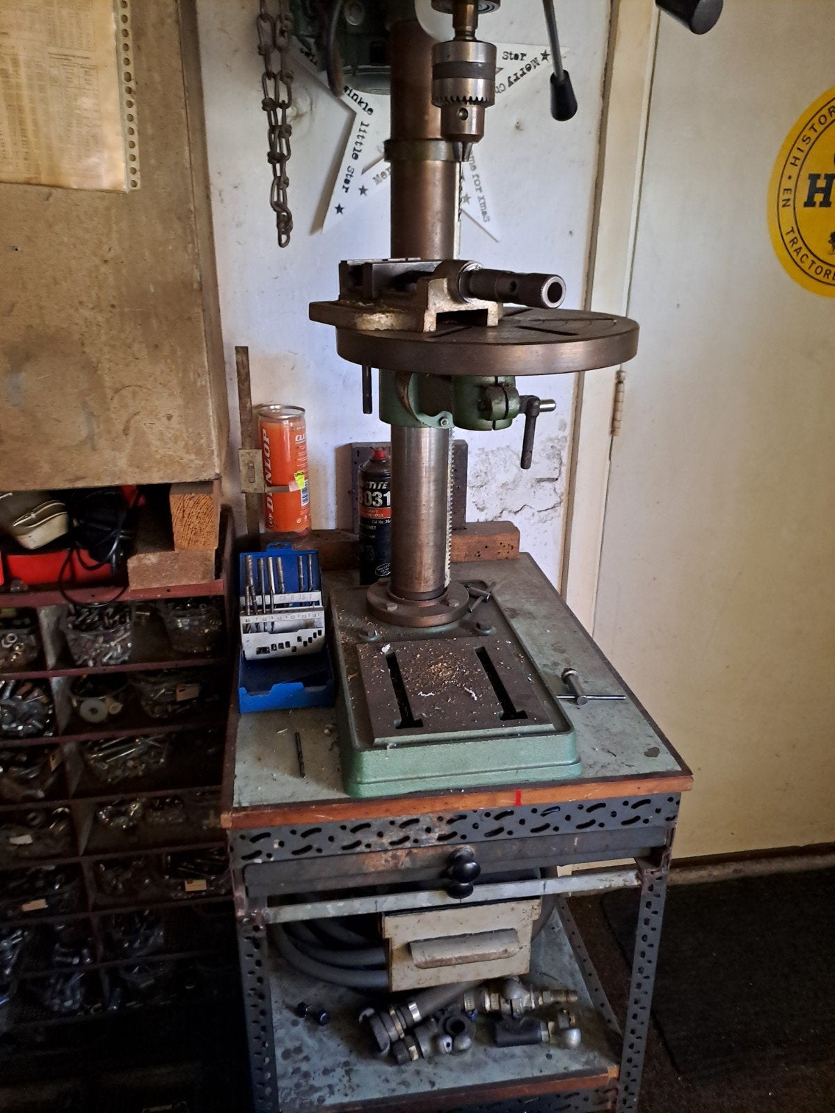 Complete werkplaatsuitrusting met gereedschap en machines, Ophalen