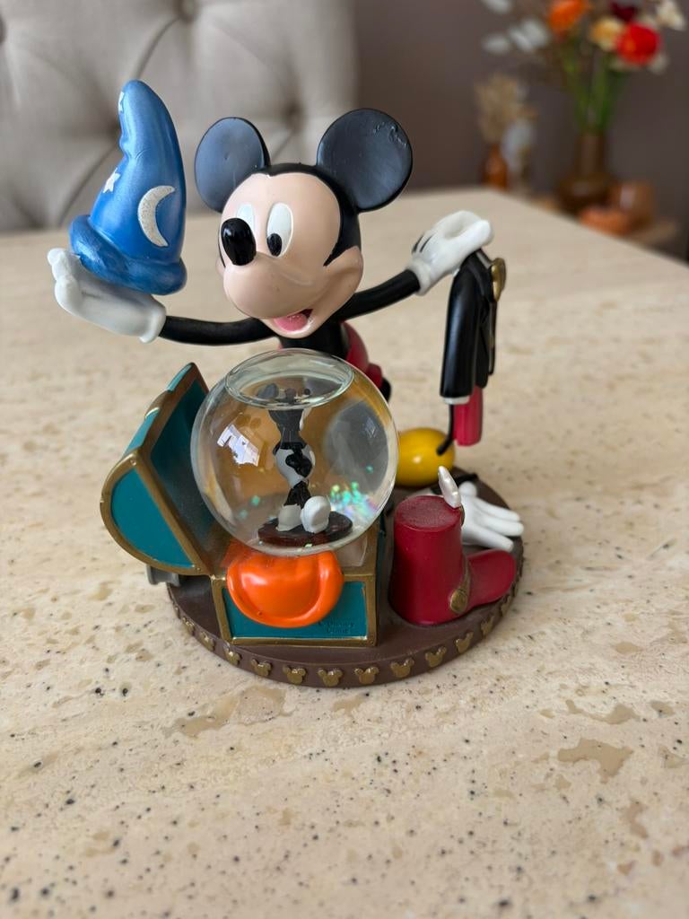 Mickey Mouse "Through the Years" Wardrobe Sneeuwbol, Ophalen, Mickey Mouse, Zo goed als nieuw, Beeldje of Figuurtje