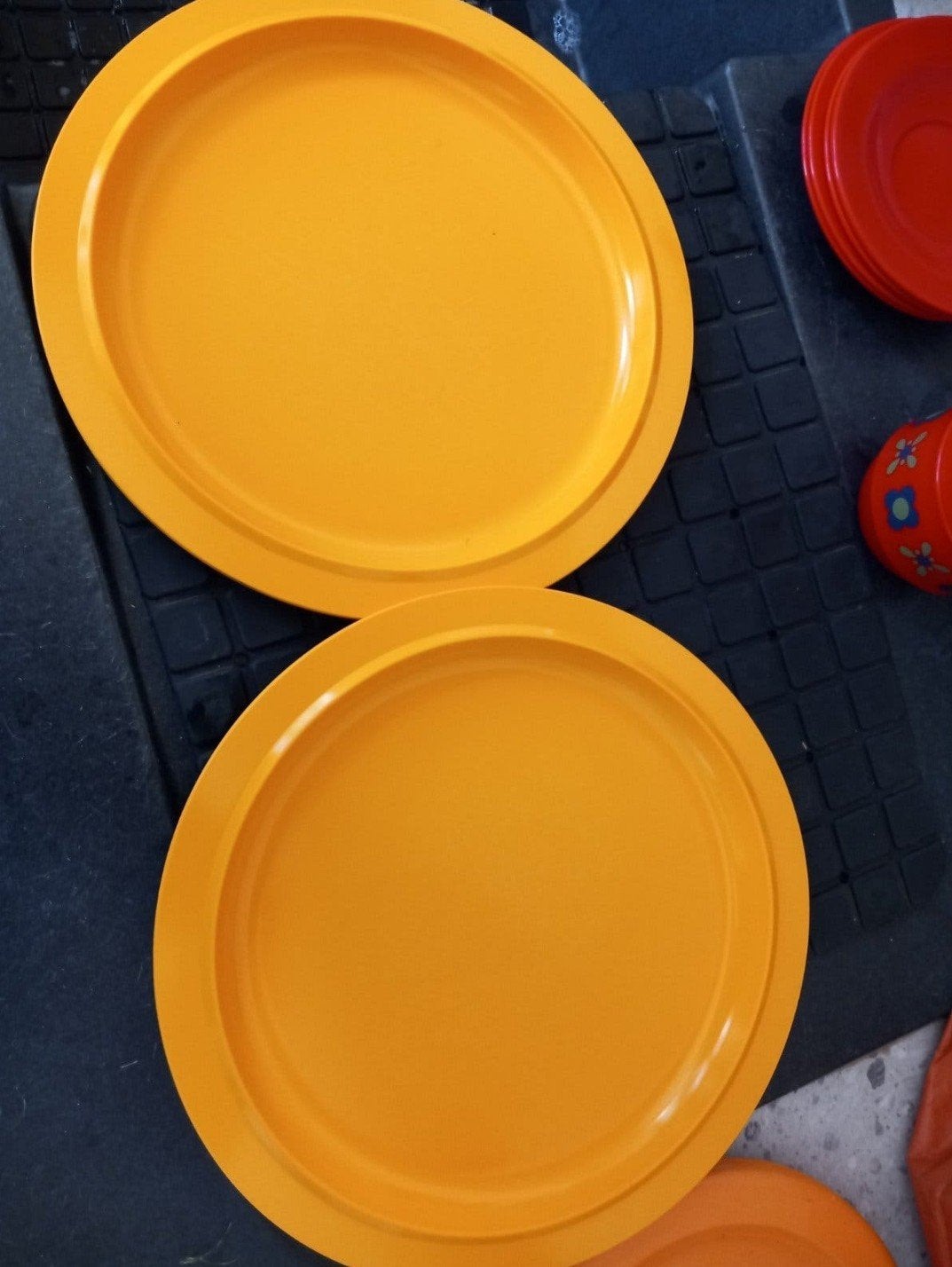 2 Grote Melamine Borden - Ideaal voor Picknick/Kamperen, Ophalen of Verzenden, Gebruikt, Kunststof, Bord(en)
