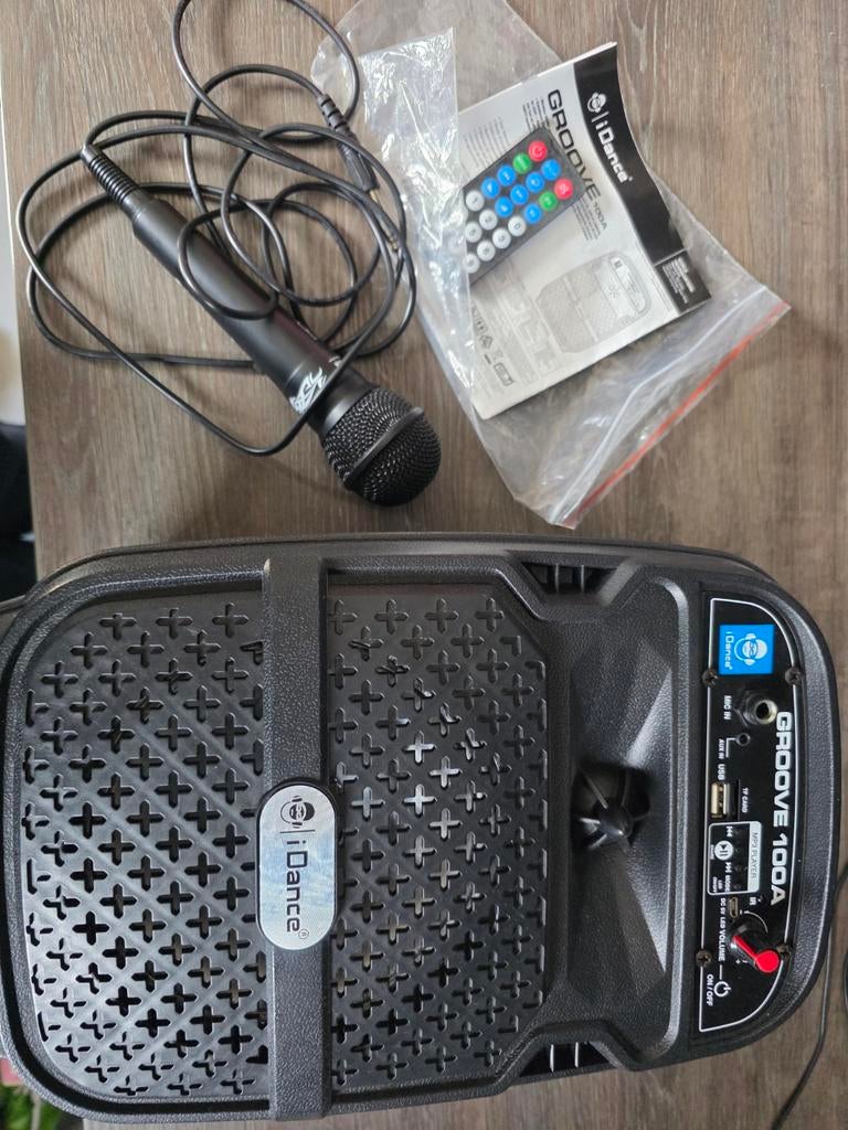 iDance Groove 100A Draagbare Bluetooth Speaker met Microfoon, Ophalen of Verzenden, Zo goed als nieuw, Complete set