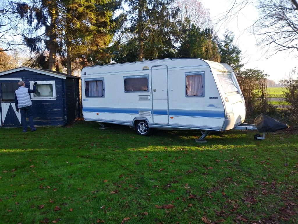 Caravan Adria 502 UL, Caravans en Kamperen, Caravans, Rondzit, Particulier, Adria, 5 tot 6 meter