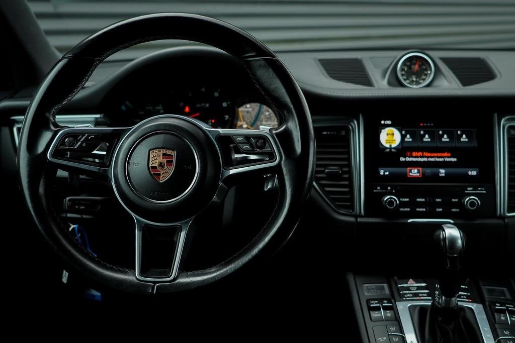 Foto 56 van Porsche Macan 3.0 GTS / Pano / Luchtvering / Trekhaak / Spor