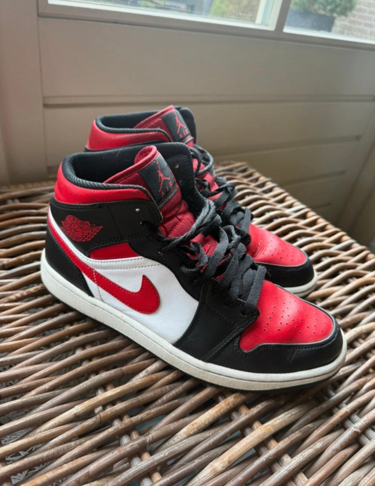 Sneakers hoog Nike Jordan 1Mid maat 44,5/origineel, Ophalen of Verzenden, Zo goed als nieuw