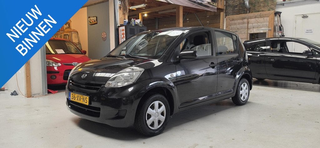 Daihatsu Sirion 2 1.0-12V Premium Bluetooth, el ramen + spie, Auto's, Daihatsu, Voorwielaandrijving, Stof, Gebruikt, Zwart