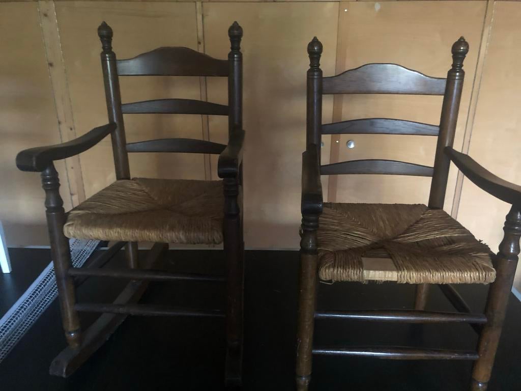 2 Kinderstoelen: Schommelstoel en Gewone Stoel met Biezen Zi, Ophalen