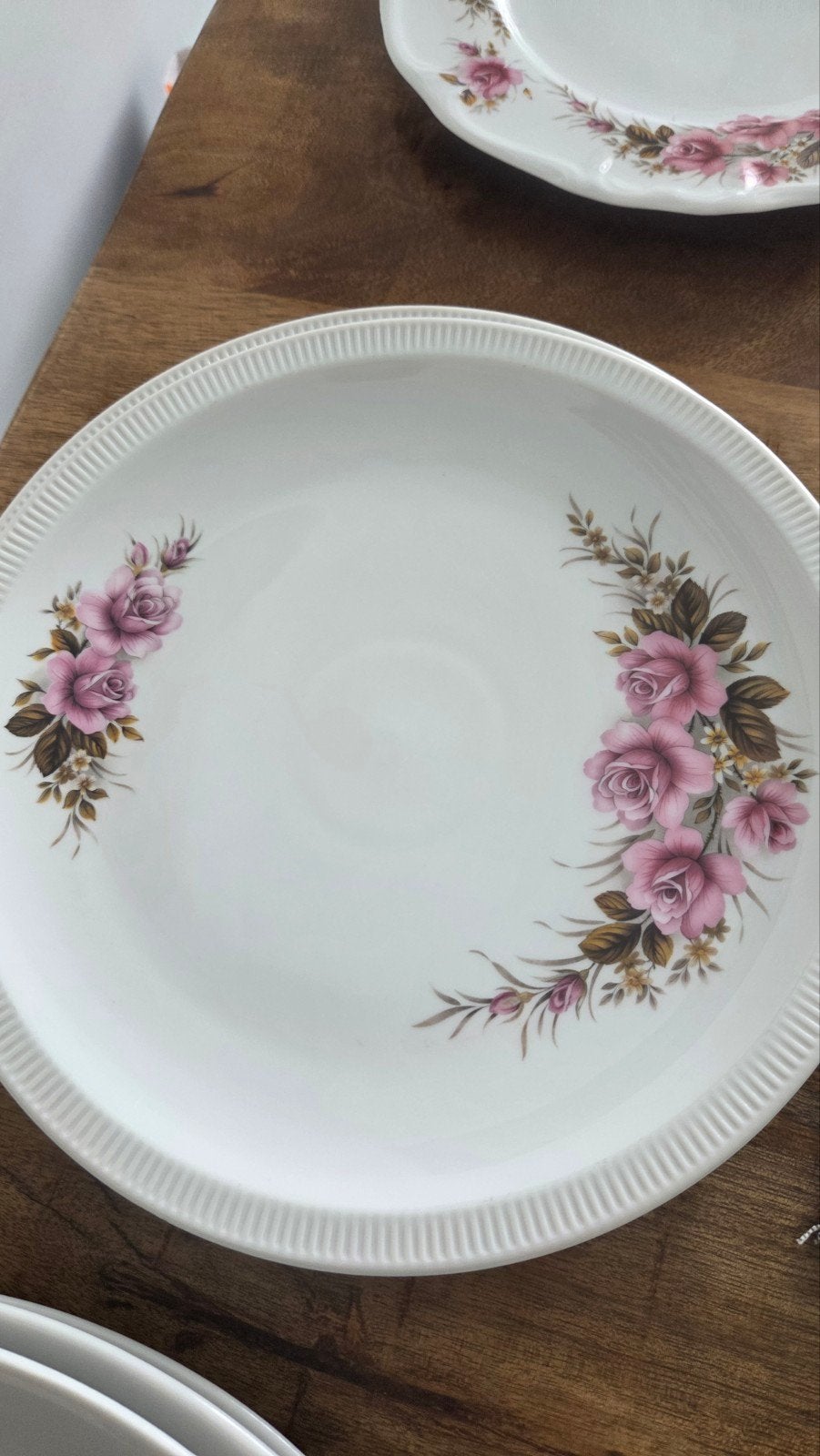2x Bavaria Germany Porseleinen Borden met Rozenmotief, Antiek en Kunst, Ophalen